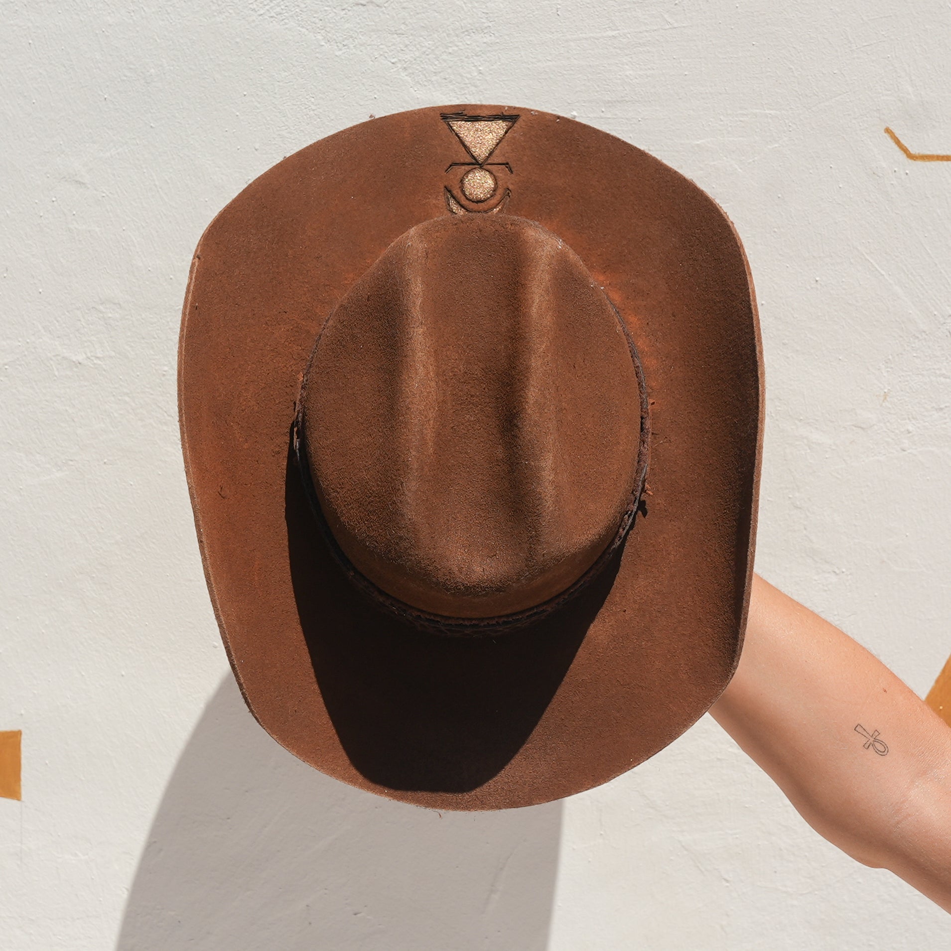 Top profile of handcrafted cacao cowgirl hat showing 8cm brim — Satori Collection Tanit